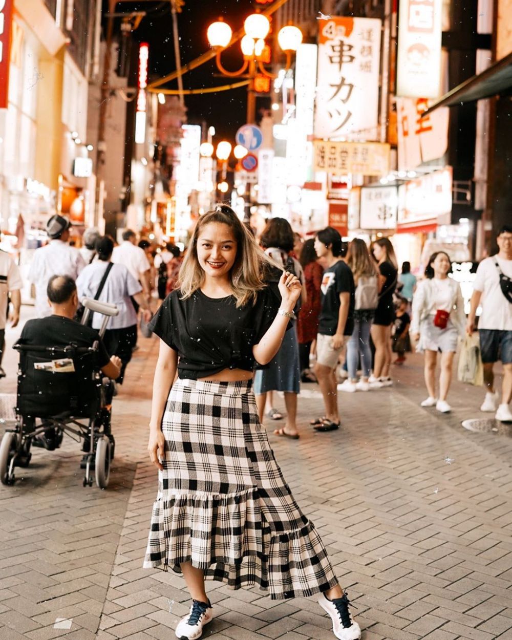 10 Potret bulan madu Siti Badriah & Krisjiana di Jepang, mesra abis