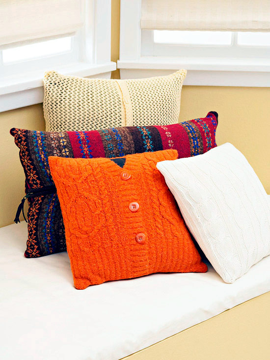 15 Inspirasi sarung bantal sofa  dengan desain kekinian