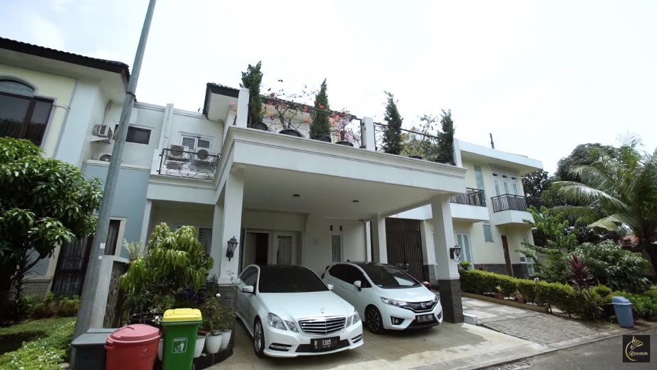 8 Potret rumah Mohammad Ahsan, koleksi medali jadi sorotan