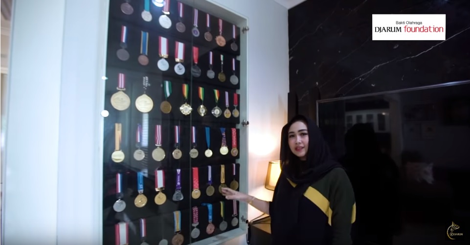 8 Potret rumah Mohammad Ahsan, koleksi medali jadi sorotan
