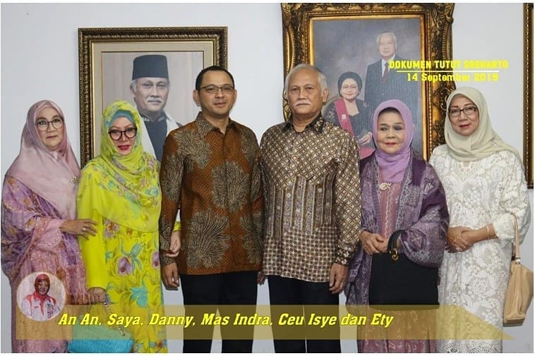 10 Potret lamaran mantan suami Lulu Tobing dengan gadis Makassar