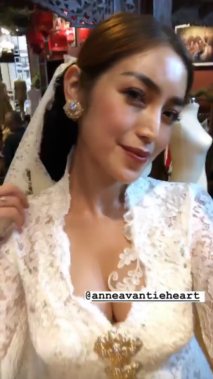 Pamer fitting baju nikah gaun Jessica Iskandar jadi sorotan