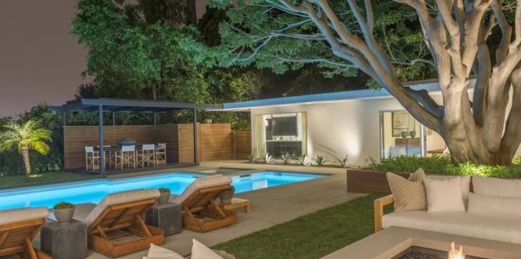 Mengintip potret kolam renang 10 seleb Hollywood, super mewah