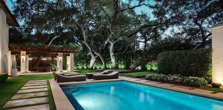 Mengintip potret kolam renang 10 seleb Hollywood, super mewah