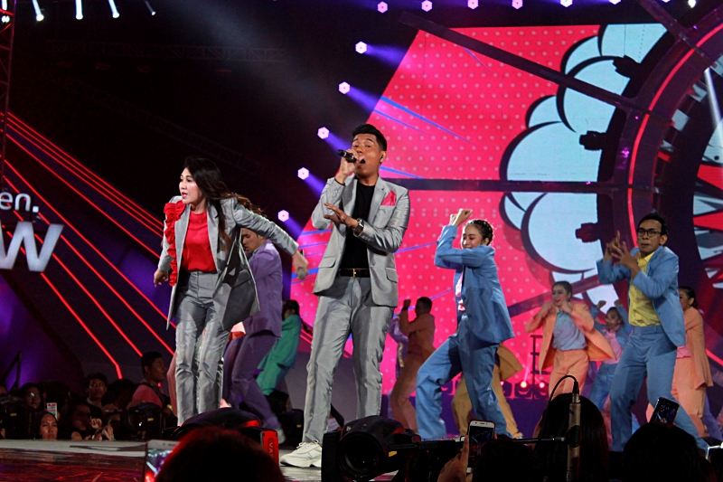 Aksi panggung konser ini wow banget, dari K-pop sampai nostalgia