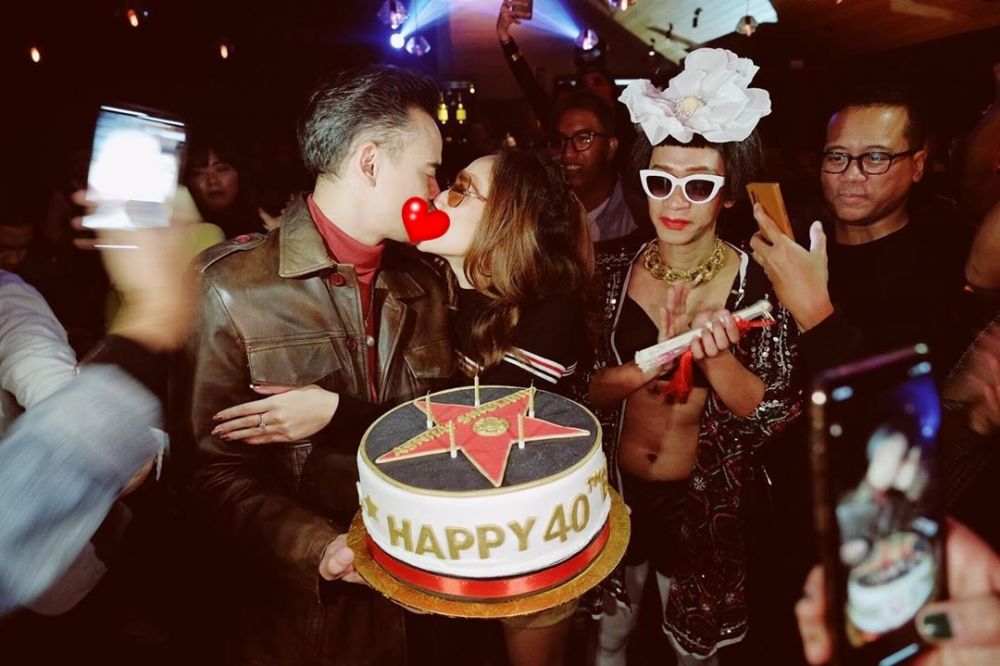 10 Momen pesta ulang tahun Ashraf Sinclair, bertema Hollywood 1969