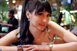 Unggah foto pakai bikini, Lucinta Luna menantang adu keseksian
