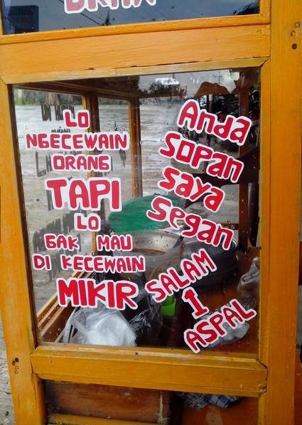 10 Tulisan lucu di gerobak jualan bikin nyengir, menggelitik pol