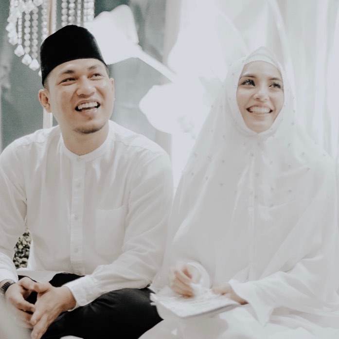 8 Potret Monica Imas berhijab, istri Rizal Armada yang mualaf