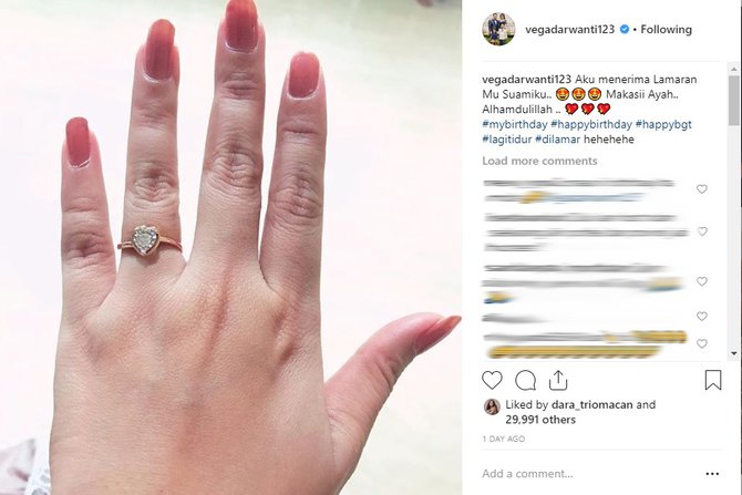 5 Seleb dapat kado ultah berlian dari suami, harga bikin melongo