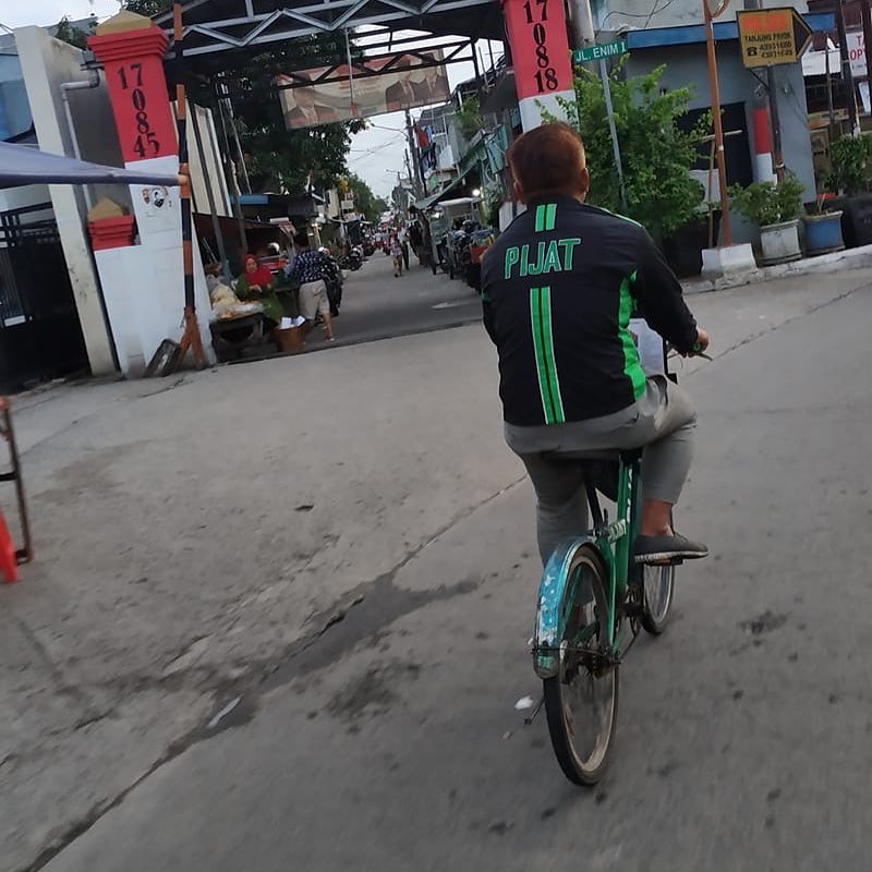 10 Momen orang pakai atribut ojek online ini menipu mata