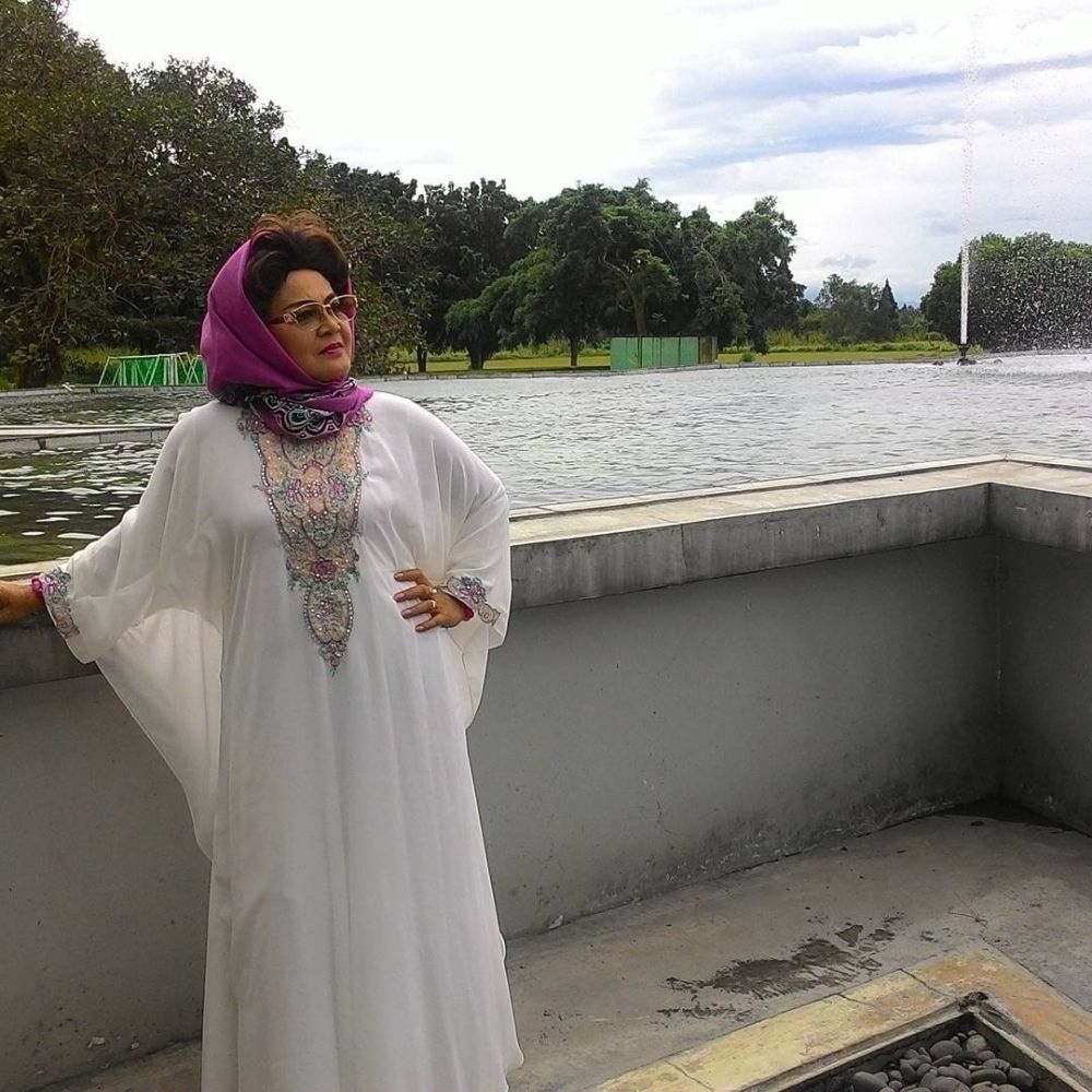 8 Potret terkini gadis sampul di majalah jadul ini bikin pangling