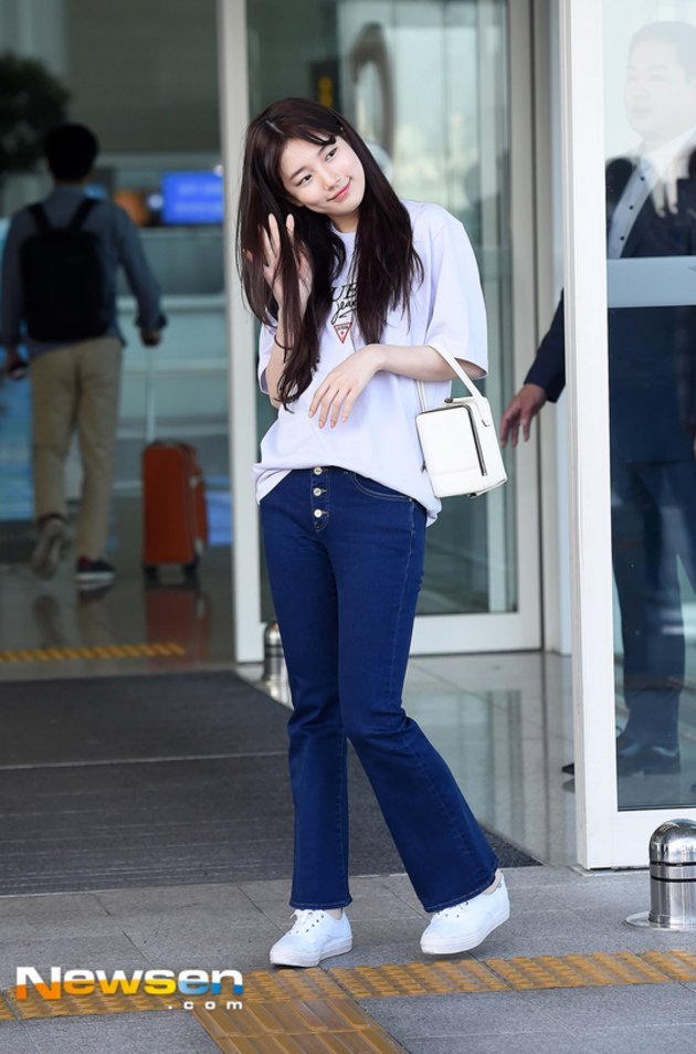 10 Gaya airport fashion Bae Suzy pemeran Vagabond simpel 