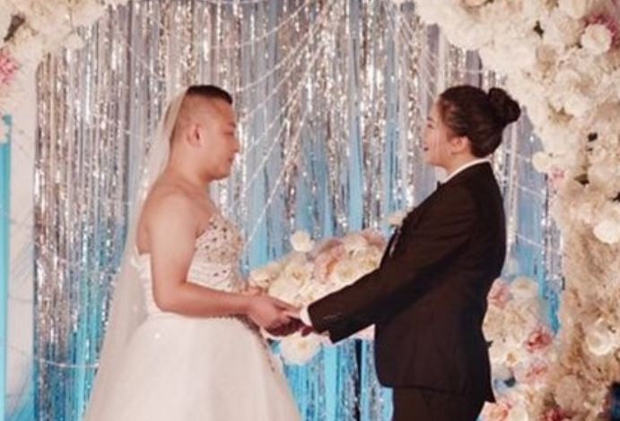 8 Potret penampilan pengantin tak biasa ini bikin melongo