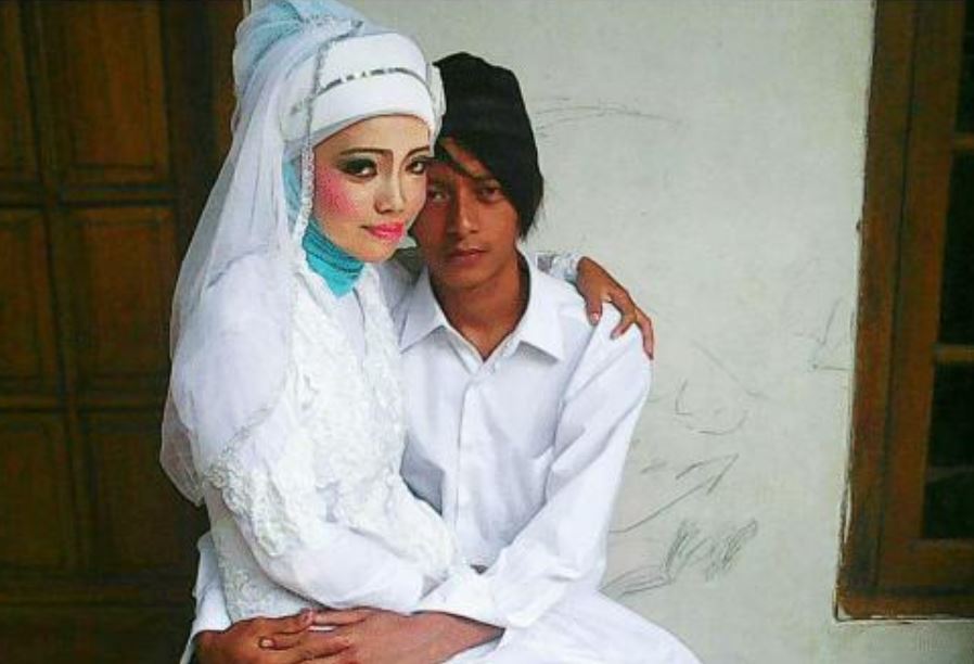 8 Potret penampilan pengantin tak biasa ini bikin melongo