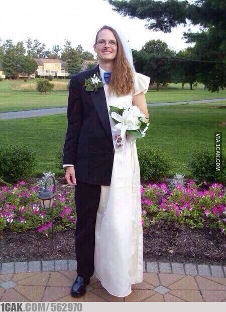 8 Potret penampilan pengantin tak biasa ini bikin melongo