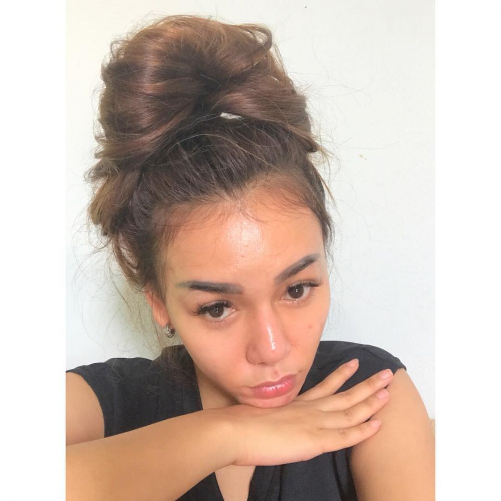 Biasa cetar, 7 penampilan Bebby Fey tanpa makeup ini bikin pangling