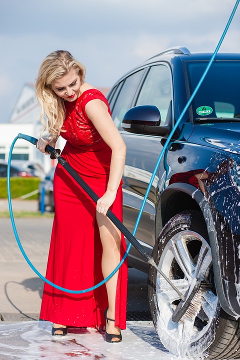 6 Cara mencuci mobil sendiri di rumah pakai jet cleaner