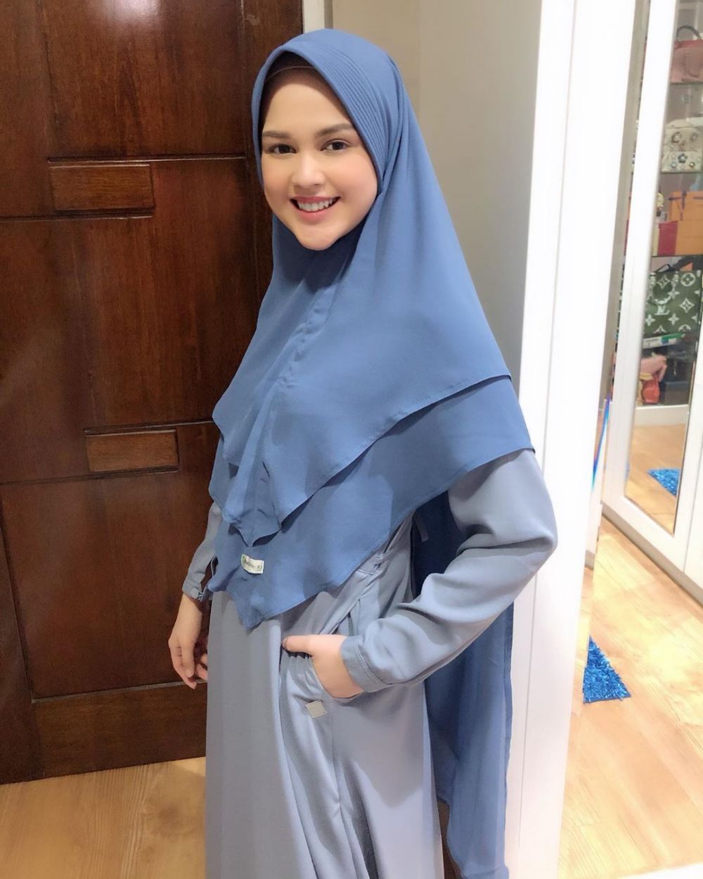 Tampil beda, 8 gaya Cut Meyriska usai menikah ini bikin adem