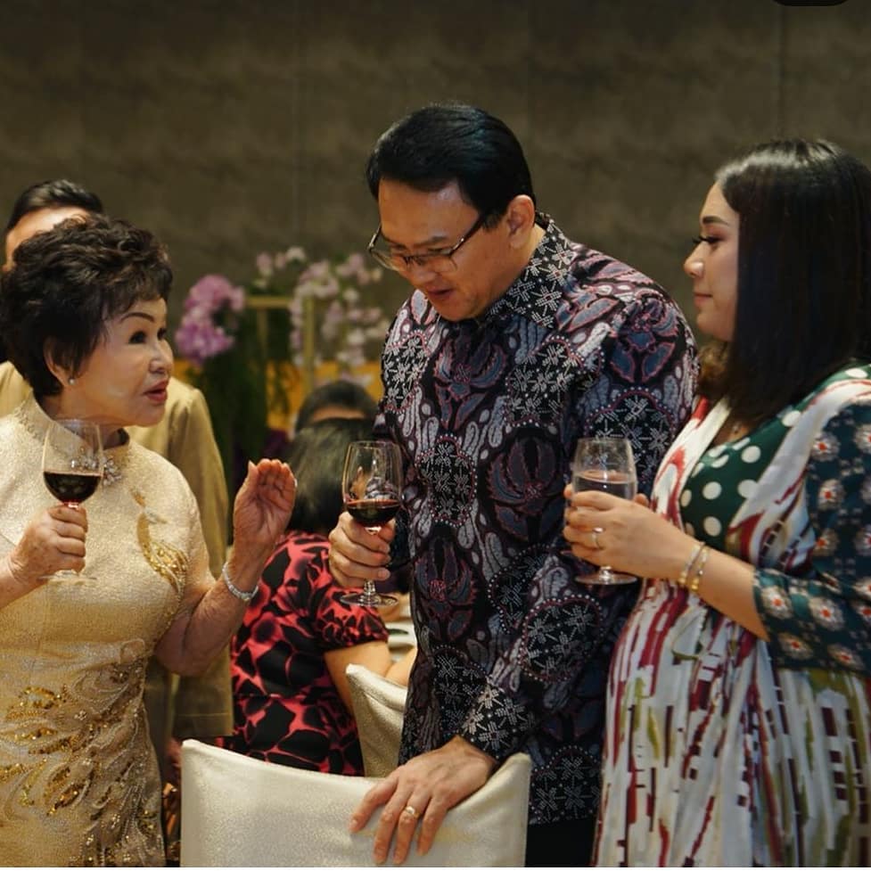 Puput Nastiti tunjukkan baby bump, 8 pesonanya ini curi perhatian