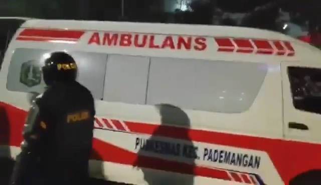 5 Ambulans Pemprov DKI ketahuan angkut bensin & batu saat rusuh