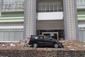 Gempa magnitudo 6,8 guncang Ambon, sejumlah bangunan rusak parah