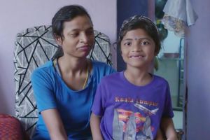 Kisah ibu rela makan beras mentah demi anak ini bikin haru