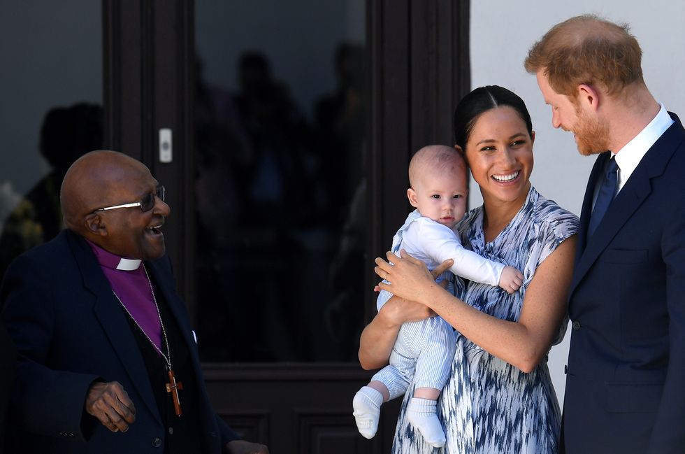 Tur ke Afrika, potret baby Archie anak Pangeran Harry curi perhatian