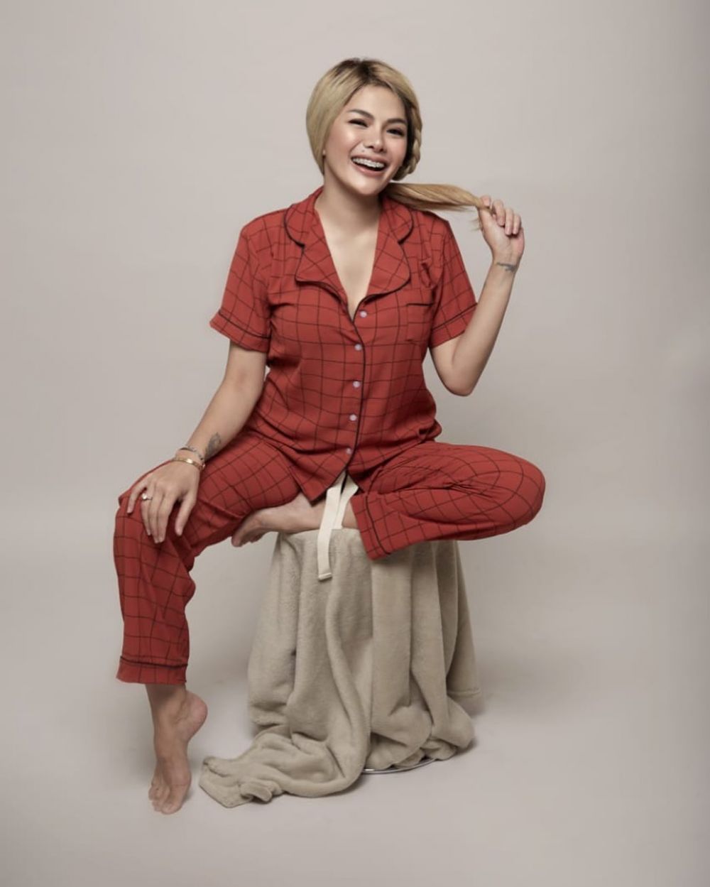 Miris pelajar ikut demo, Nikita Mirzani: susah orangtua cari uang