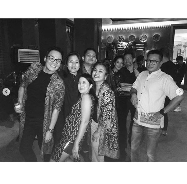 Momen pelukan mesra Lulu Tobing & suami usai nikah, curi perhatian