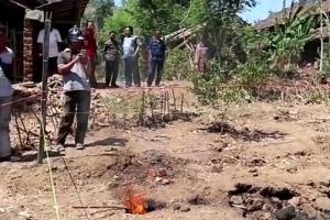 Semburan api dari tanah bikin gempar warga Ponorogo