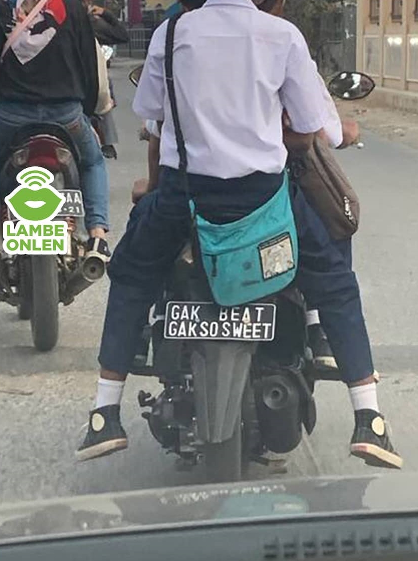 10 Slogan lucu di plat nomor kendaraan ini mengundang senyum