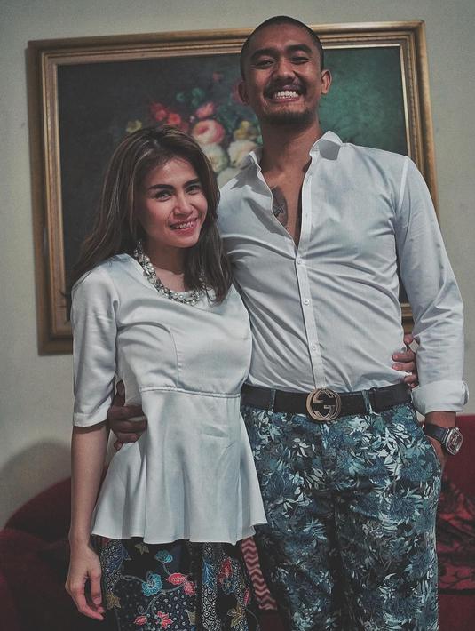 Ngaku hamil duluan, 6 seleb ini melahirkan tak lama usai nikah