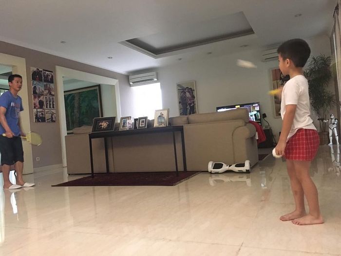 8 Potret rumah Taufik Hidayat, fasilitas olahraga lengkap banget