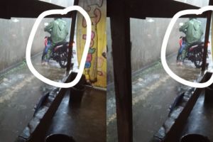 Kisah perjuangan driver ojek online antar makanan saat hujan deras