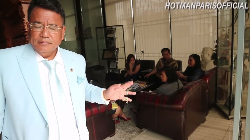 10 Potret kantor Hotman Paris, pigura fotonya curi perhatian