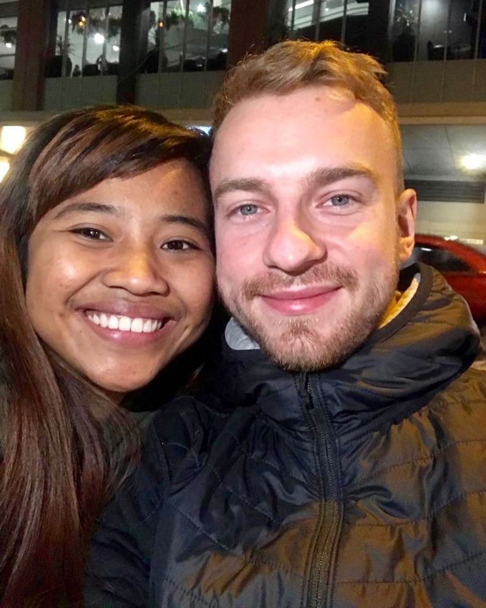 10 Potret kemesraan Helen 'review sabun' dan pacar bulenya