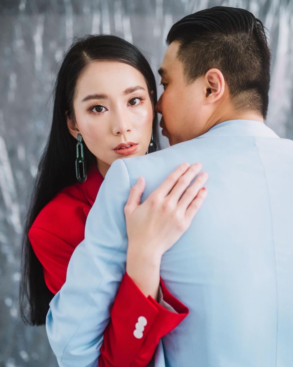 8 Potret prewedding Jill Gladys-Billy Soelaiman berkonsep hitam putih