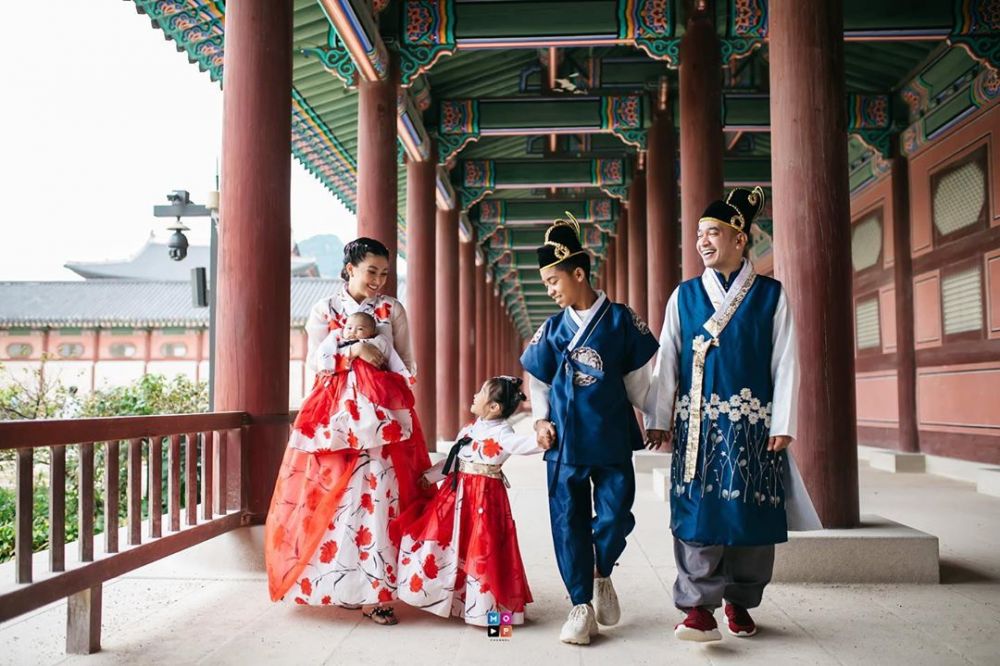 11 Potret keluarga Ruben Onsu di Korea, liburan pertama Betrand Peto