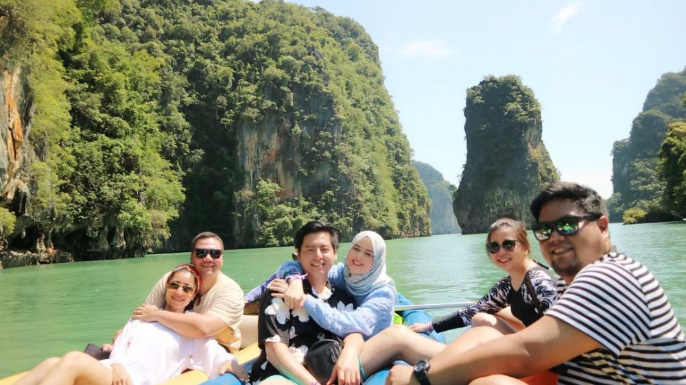 10 Momen liburan Roger & Cut Meyriska di Thailand ini bikin baper