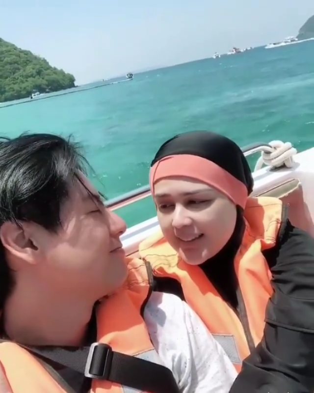 10 Momen liburan Roger & Cut Meyriska di Thailand ini bikin baper