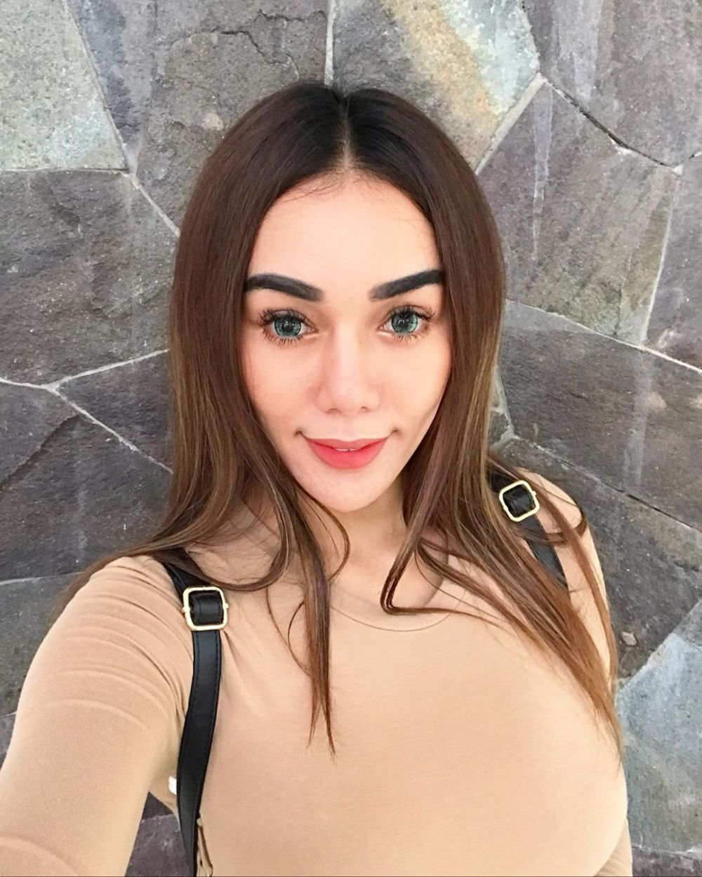 8 Transformasi Bebby Fey, masa mudanya manglingi banget