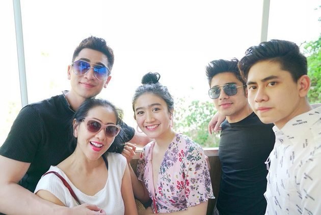 8 Potret liburan keluarga Verrell Bramasta ke Bali, ada Febby Rastanty