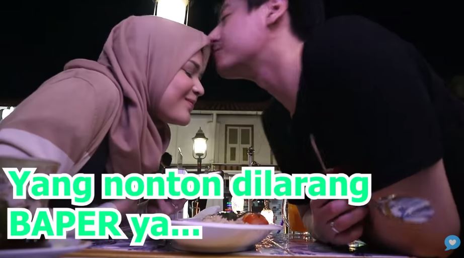 Momen mesra Roger kepada Cut Meyriska sebelum makan, bikin baper