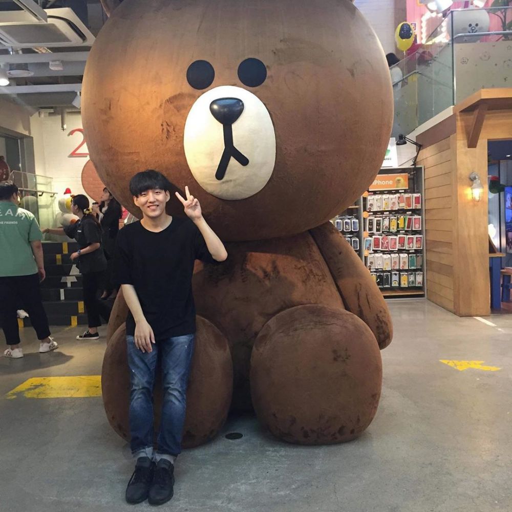 8 Potret Jay Kim, YouTuber Korea yang memutuskan jadi mualaf