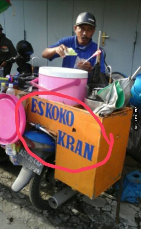 10 Nama tempat usaha pedagang kaki lima ini bikin tepuk jidat