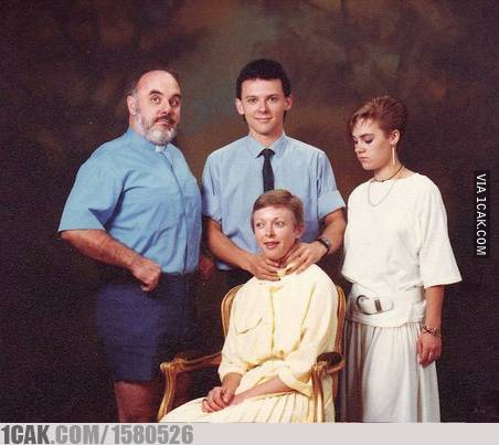 10 Momen unik waktu foto keluarga ini bikin pengen ketawa