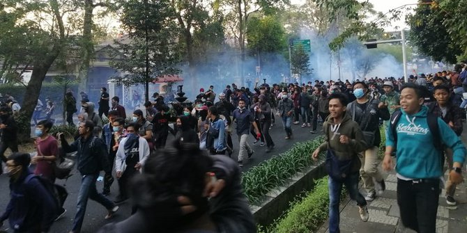 7 Fakta demo rusuh 30 September 2019, gas air mata masih terasa
