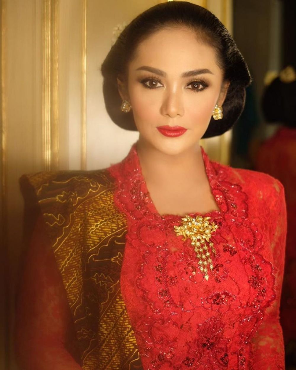 Mantan istri berkantor di Senayan, Anang angkat koper