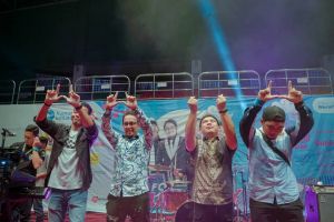 Syuting video klip, band Wali terkena gas air mata kerusuhan demo